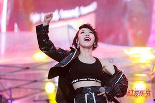 娱乐大爆料吴莫愁视频,娱乐大爆料揭秘幕后故事